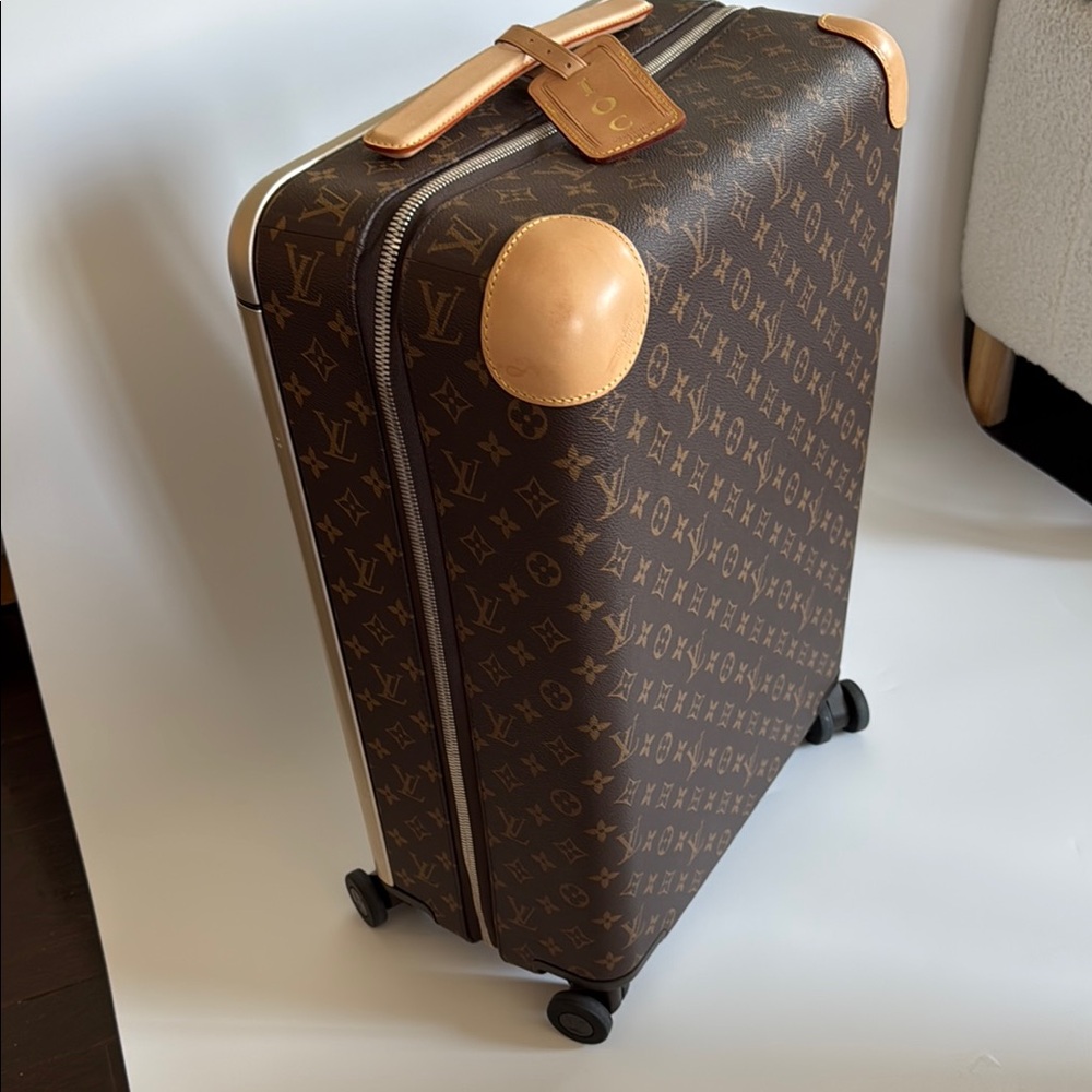 Louis Vuitton Monogram Canvas Travel Bag - Picture 9 of 15